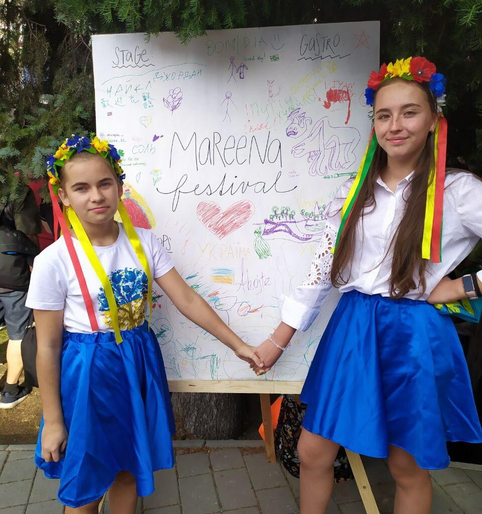 Учениці Української школи в Братиславі на фестивалі Svet na jednom mieste