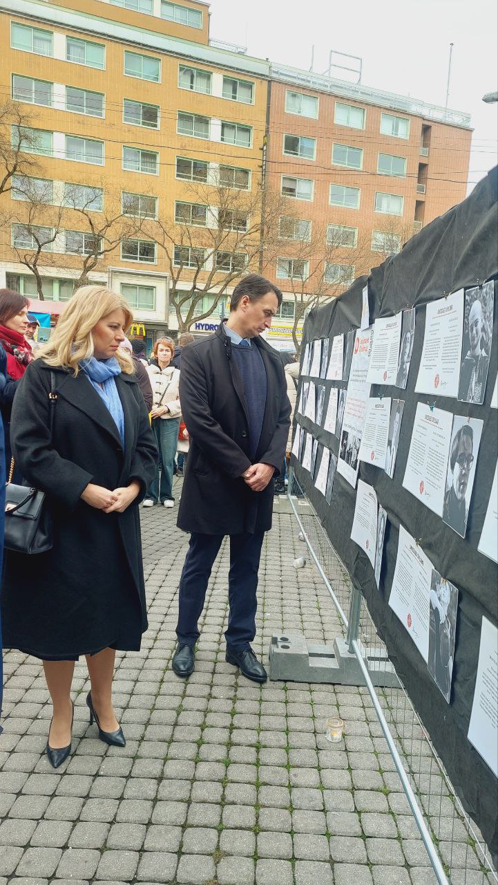 Президентка Зузана Чапутова відвідала виставку "Невидані дипломи"